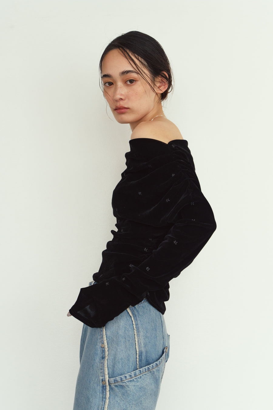 off shoulder velour top/black