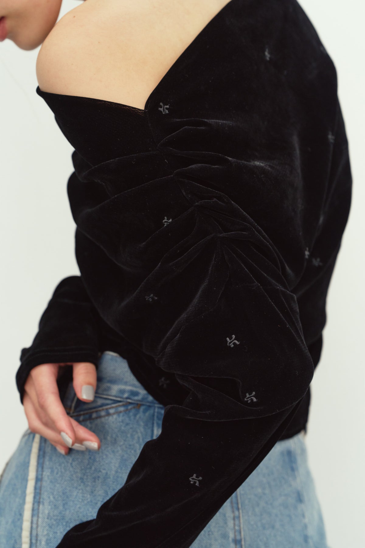 off shoulder velour top/black