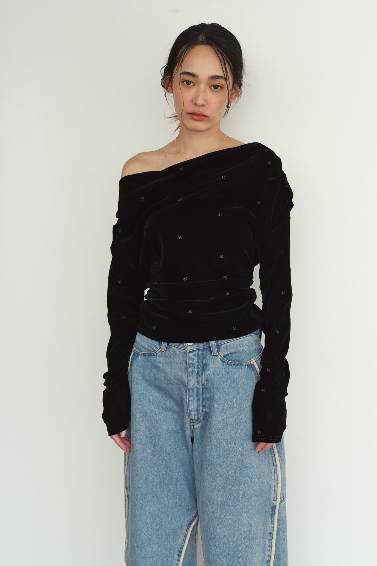 off shoulder velour top/black