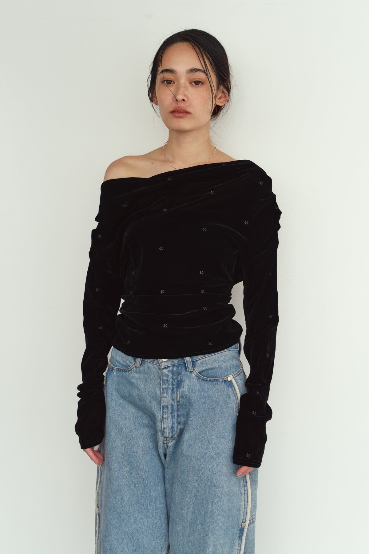 off shoulder velour top/black