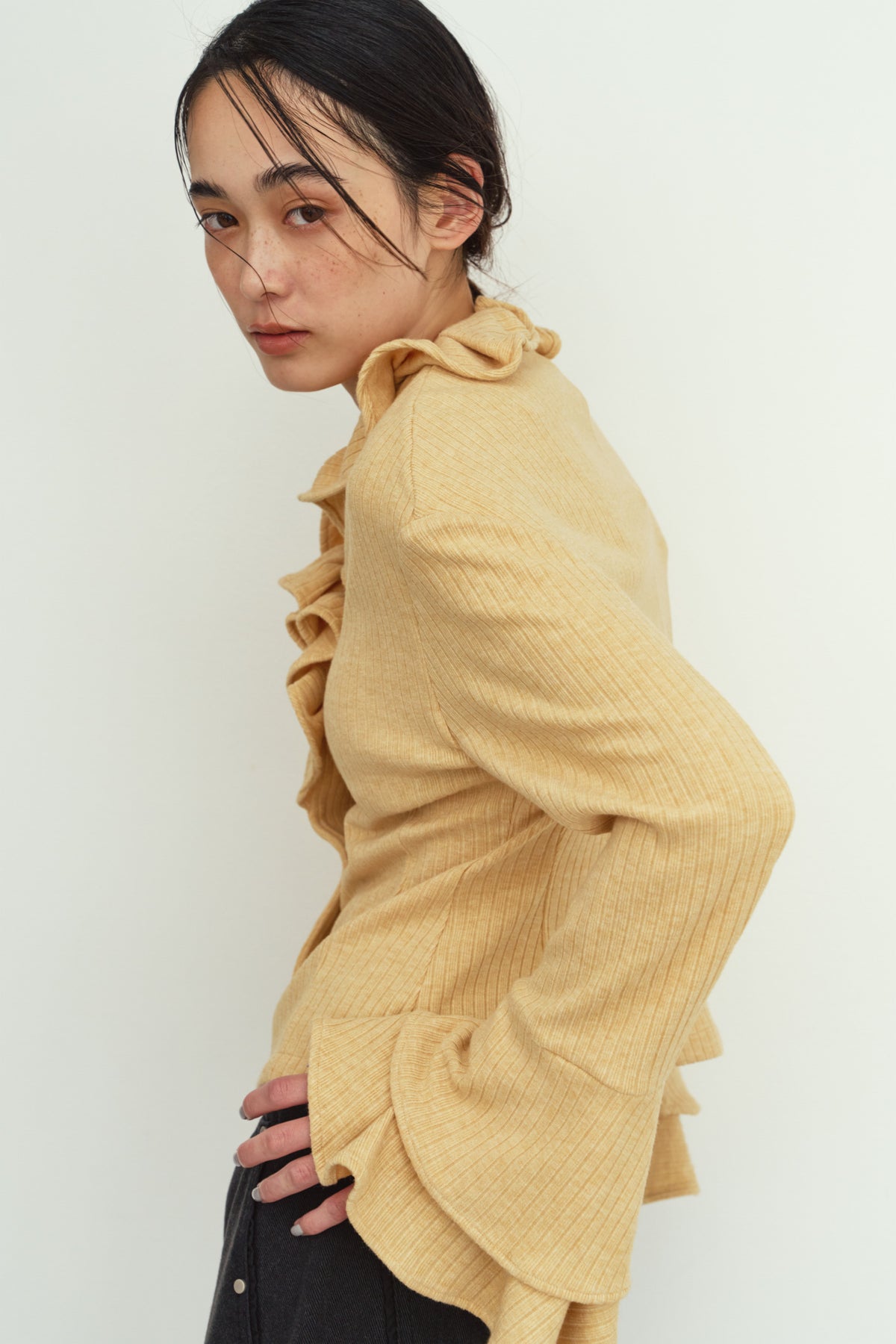 drop shoulder frill knit/yellow