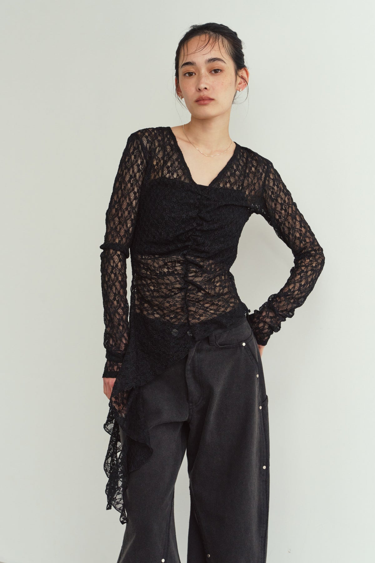 lace gathered top/black