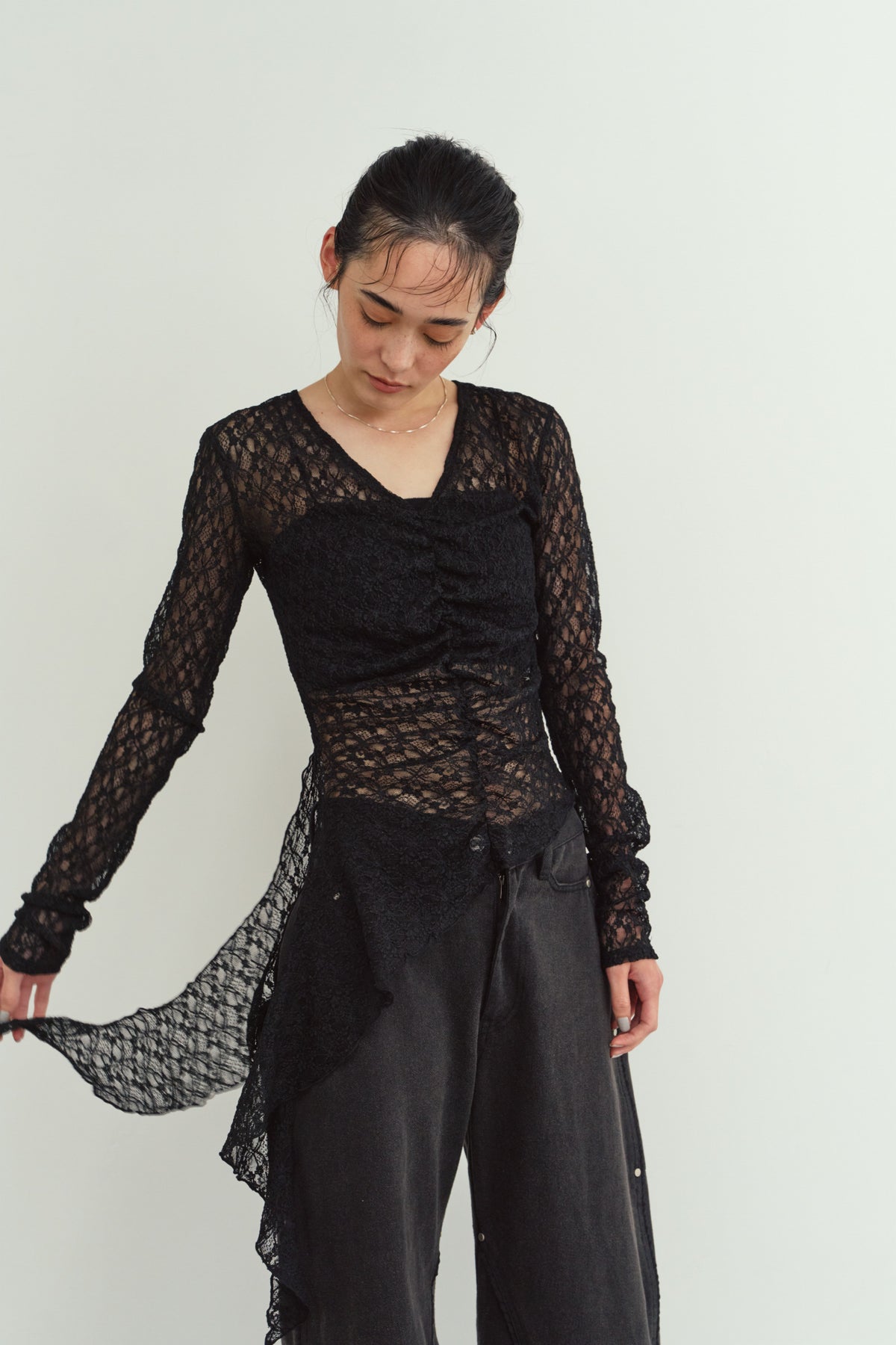lace gathered top/black