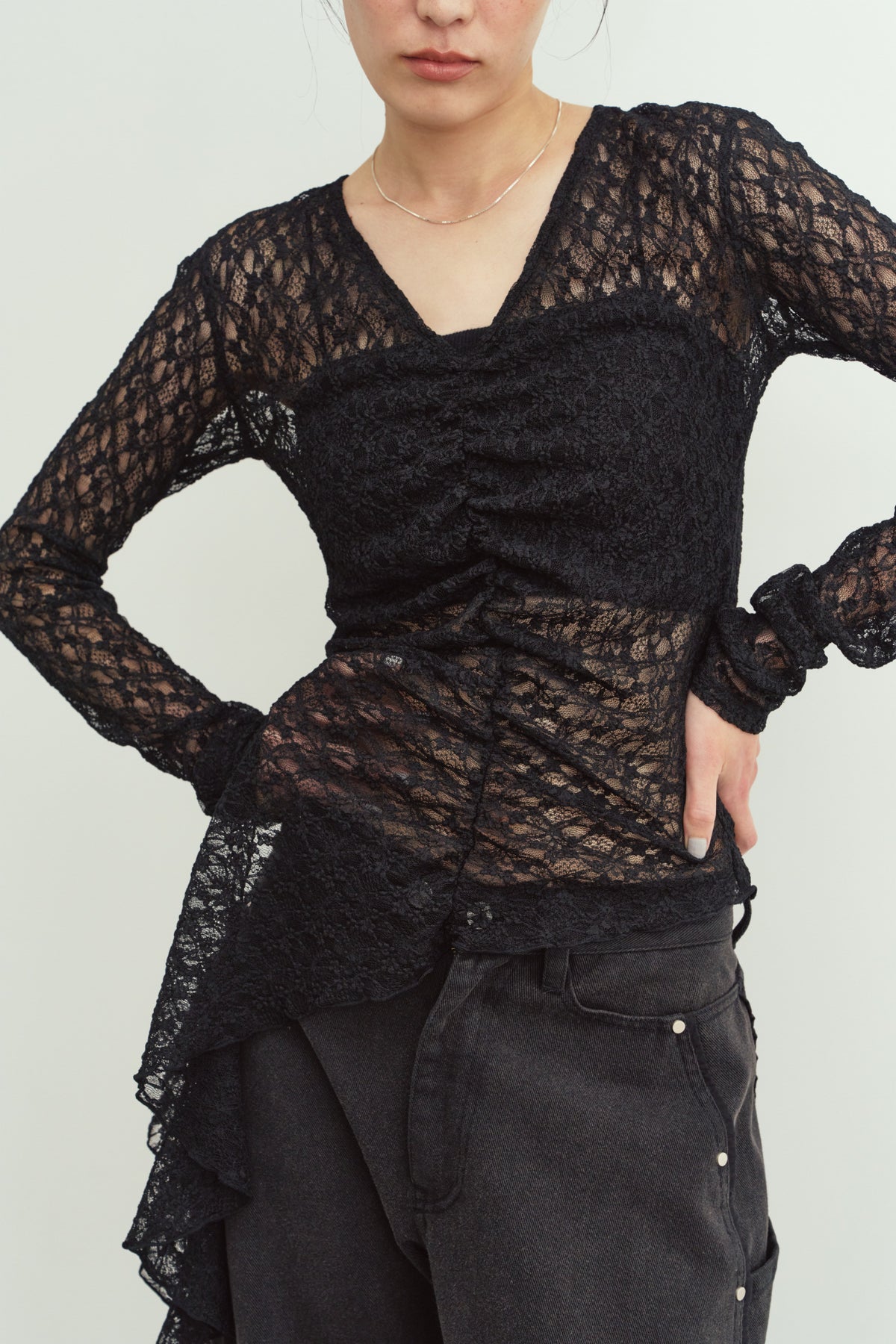 lace gathered top/black