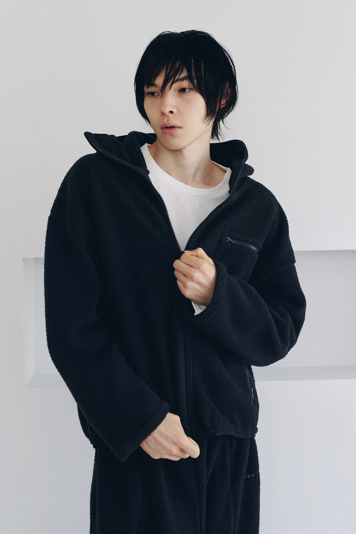 curved zip boa hoodie(unisex)/black