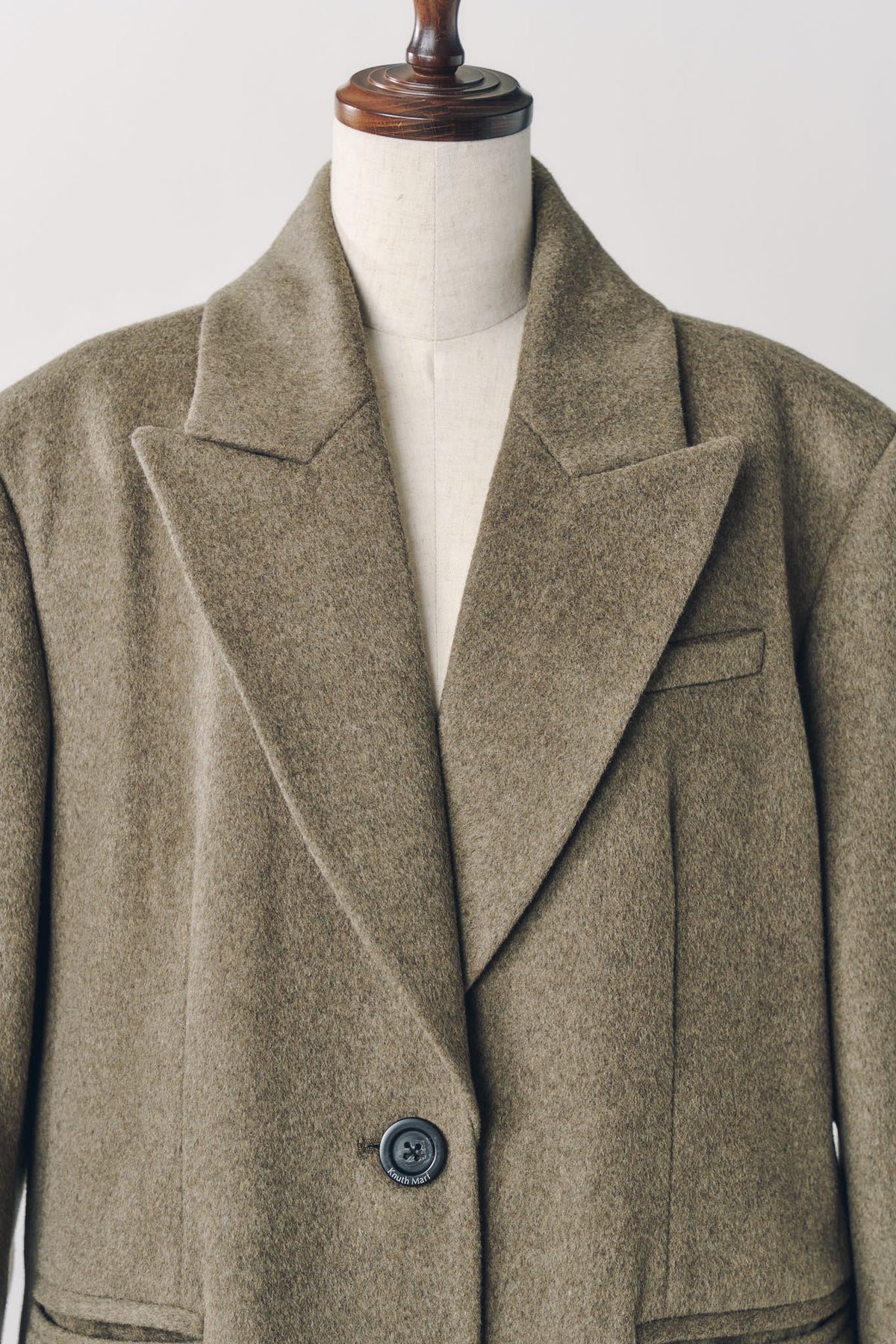 single-breasted long coat/beige