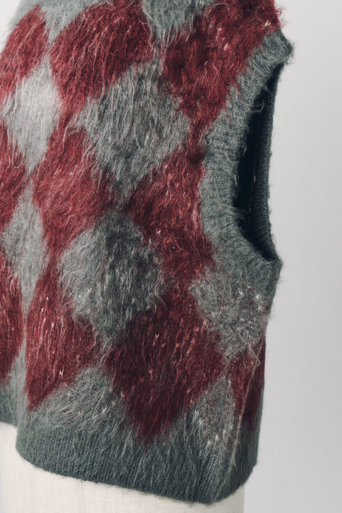 argyle knit vest/red