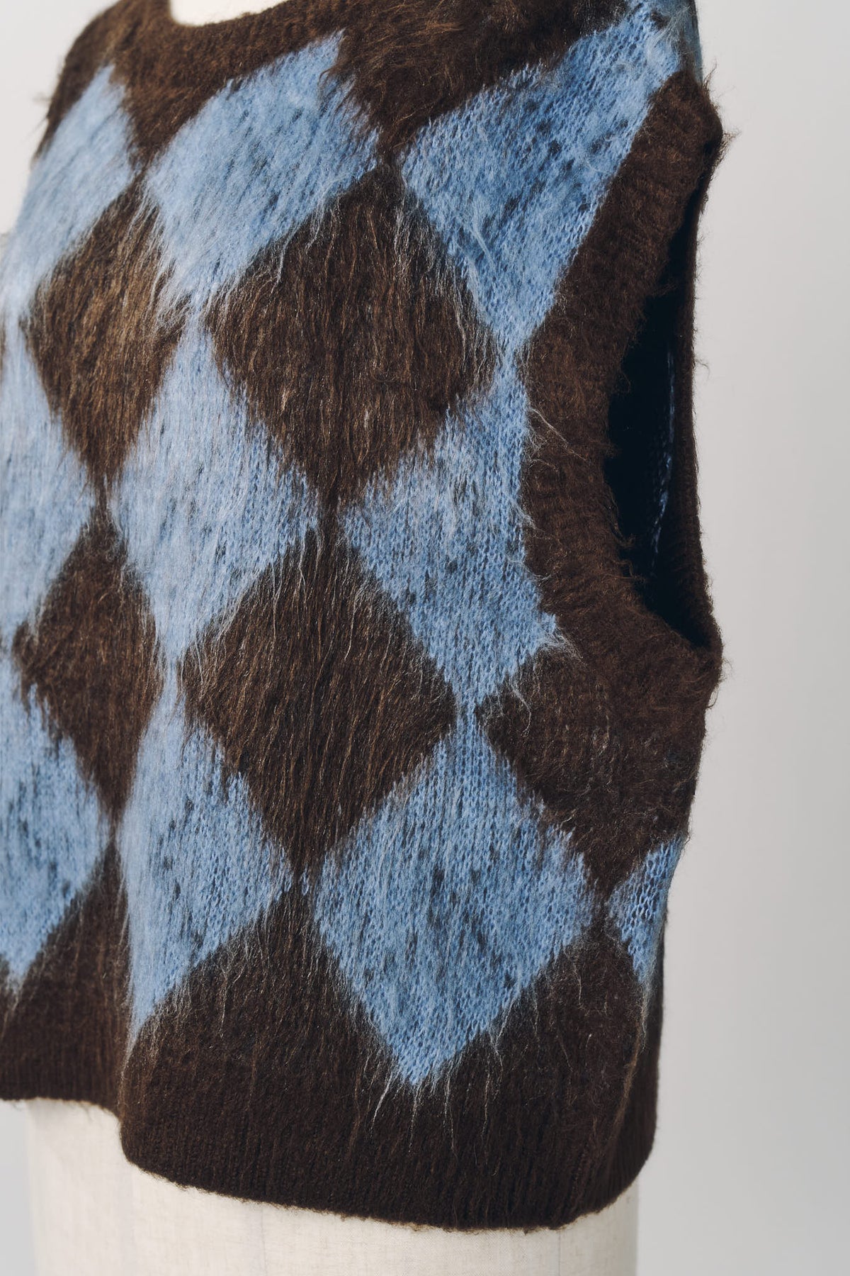 argyle knit vest/brown