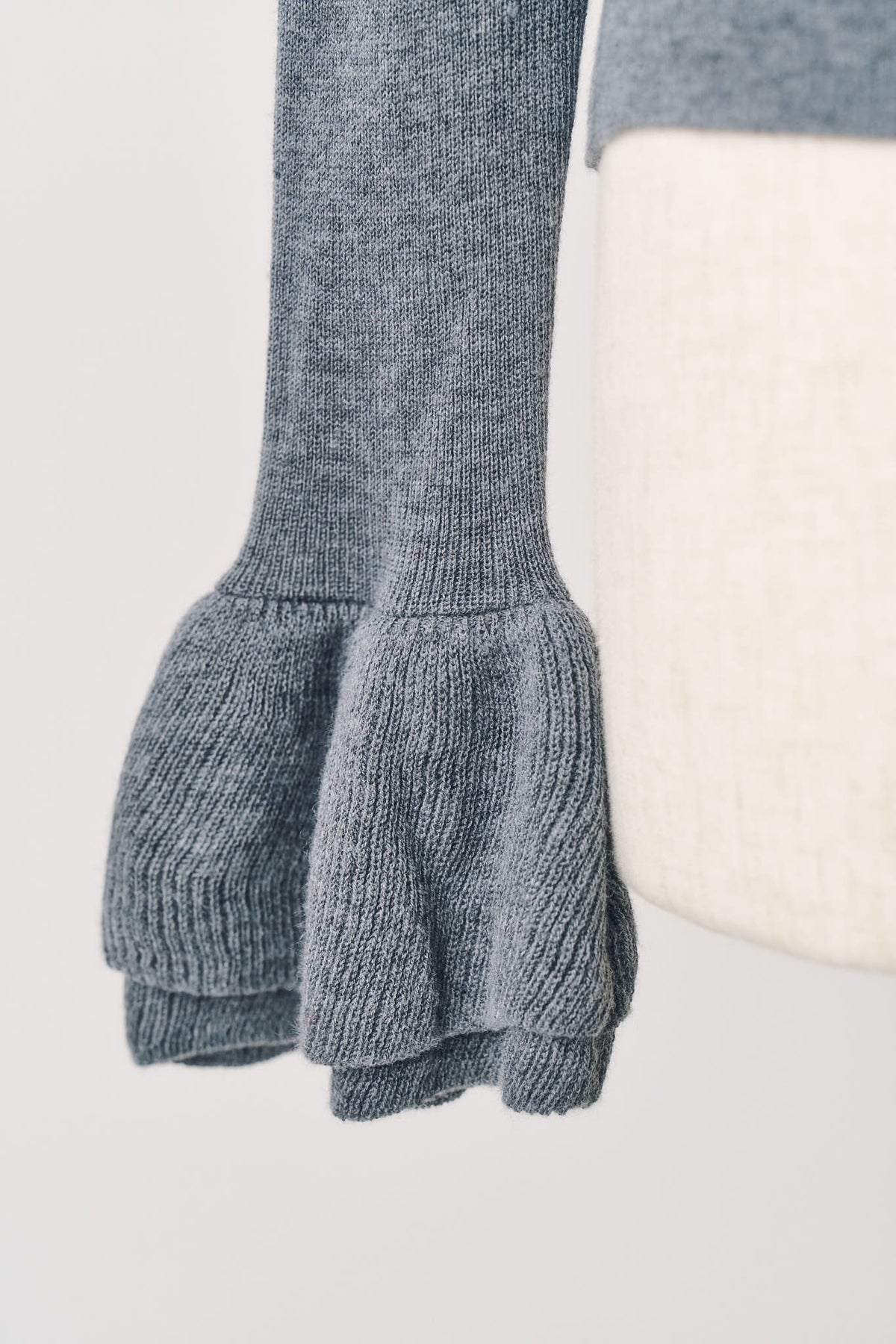 frill high neck knit/gray