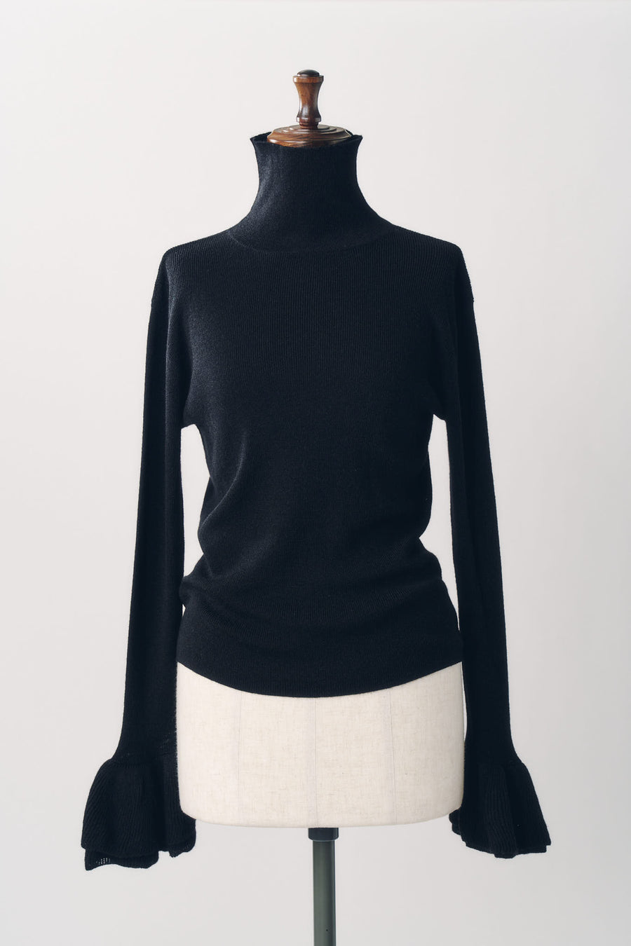 frill high neck knit/black