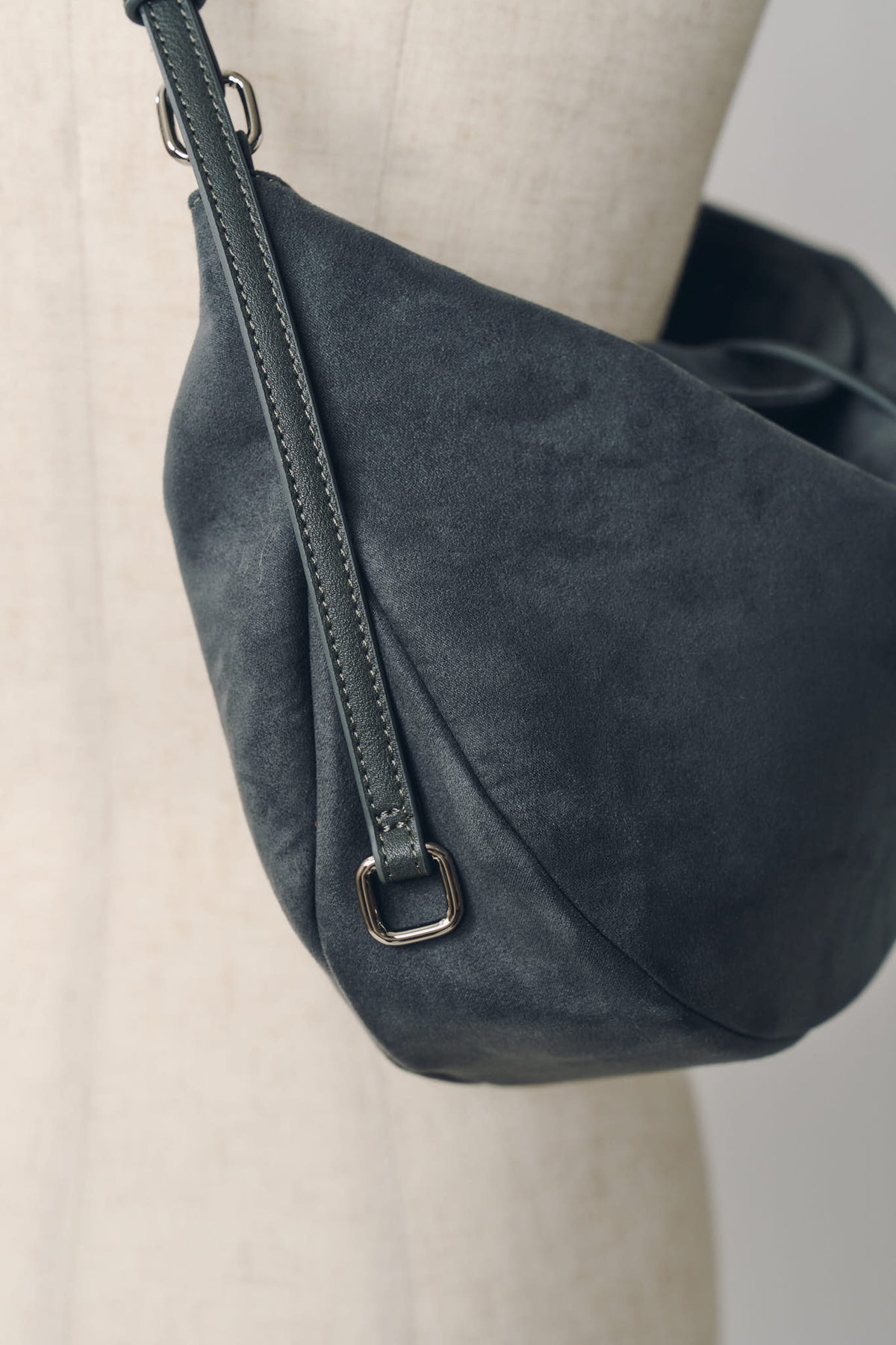 toggle suede bag/2color