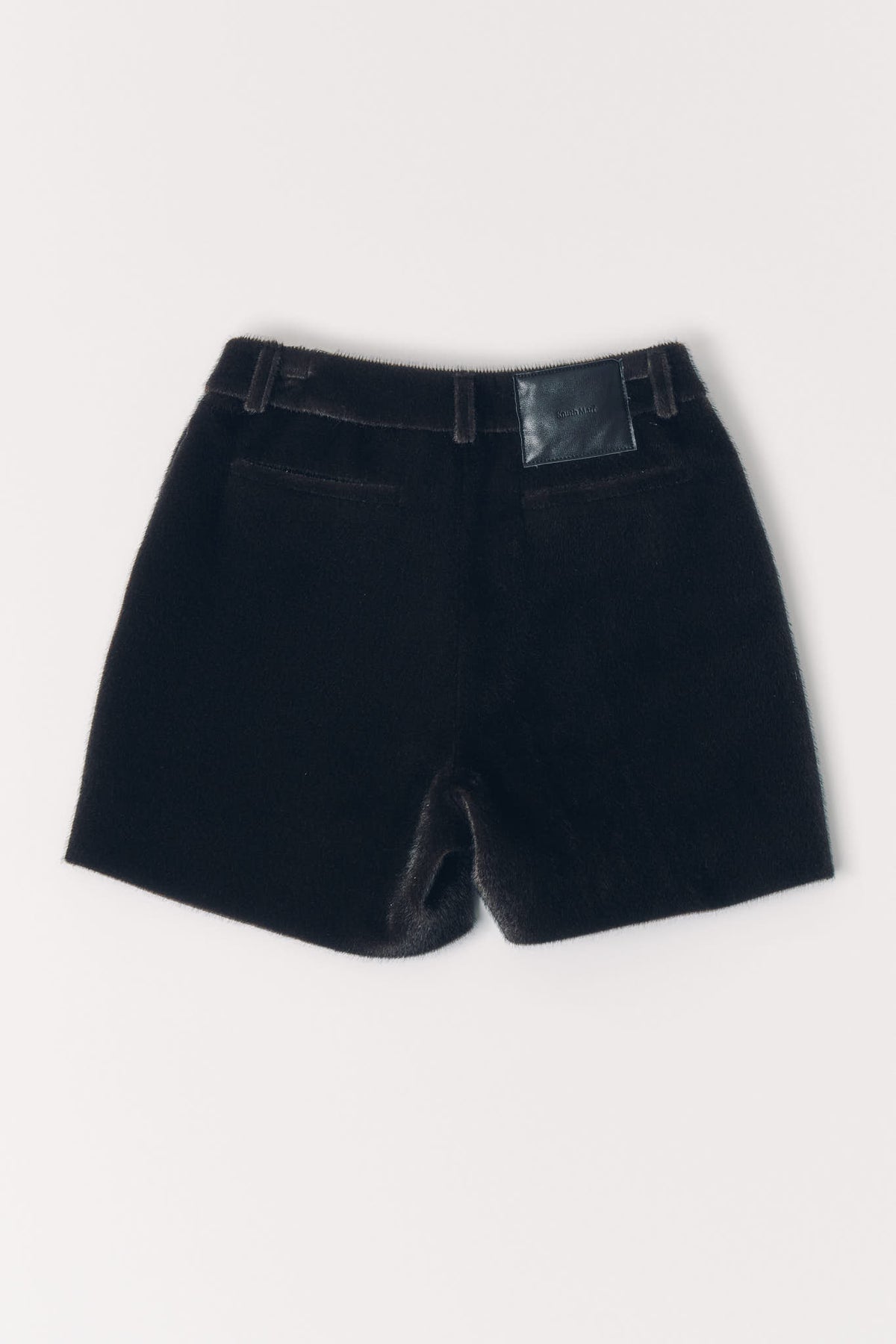 pony-like short pants/darkbrown