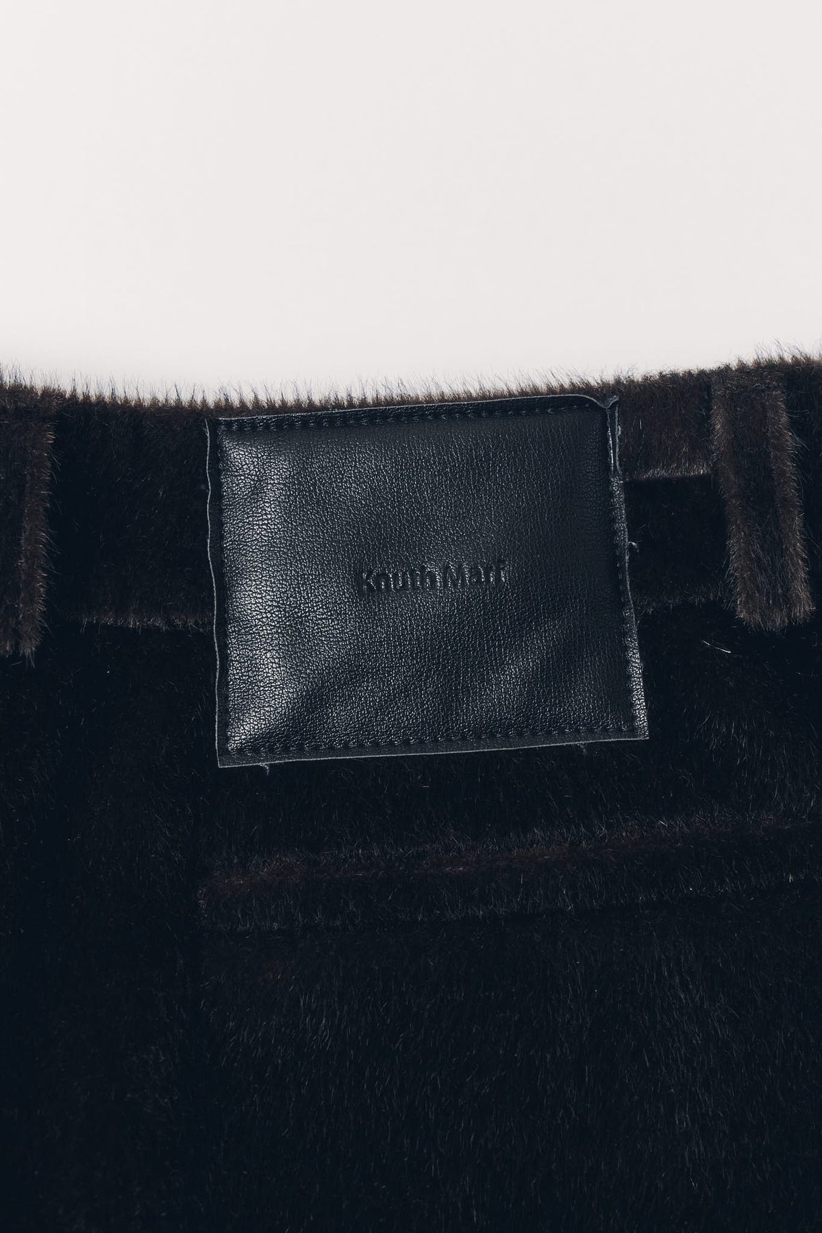 pony-like short pants/darkbrown