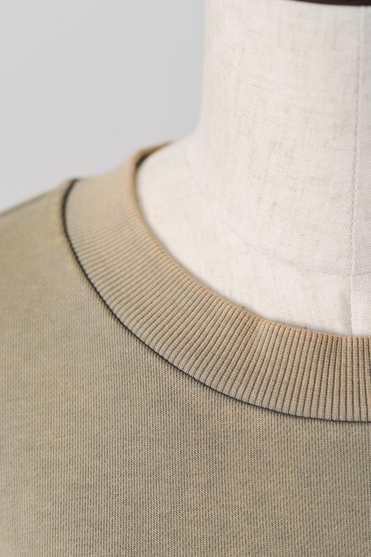 message sweatshirt(unisex)/beige