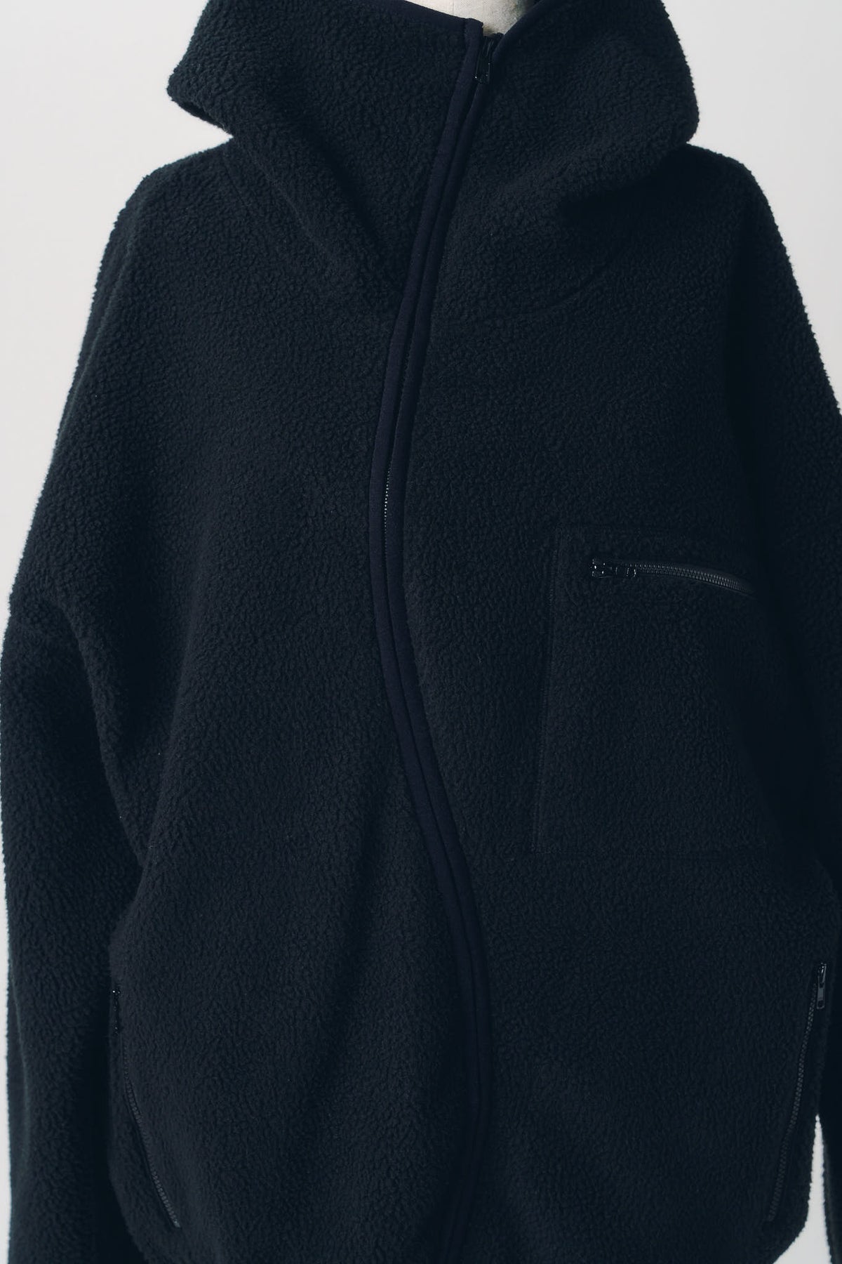 curved zip boa hoodie(unisex)/black