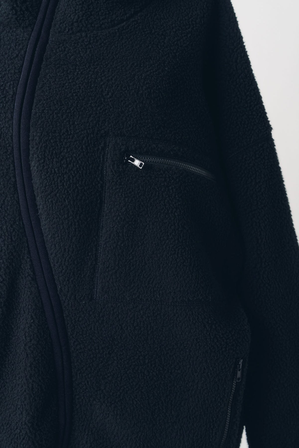 curved zip boa hoodie(unisex)/black