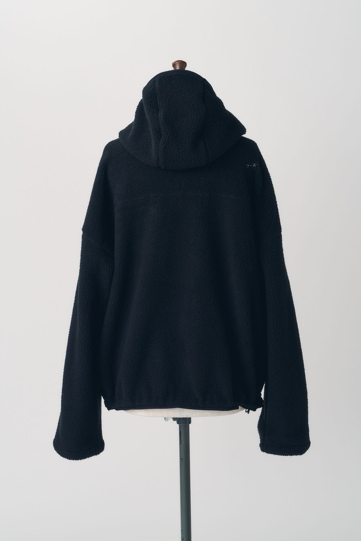 curved zip boa hoodie(unisex)/black