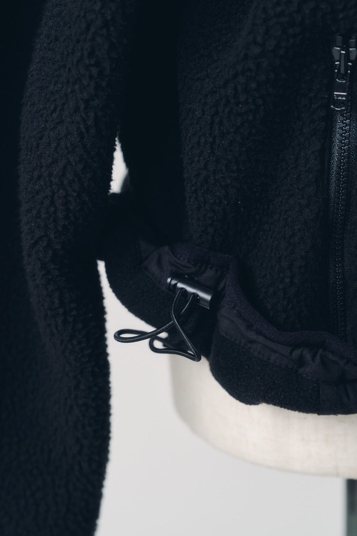 curved zip boa hoodie(unisex)/black