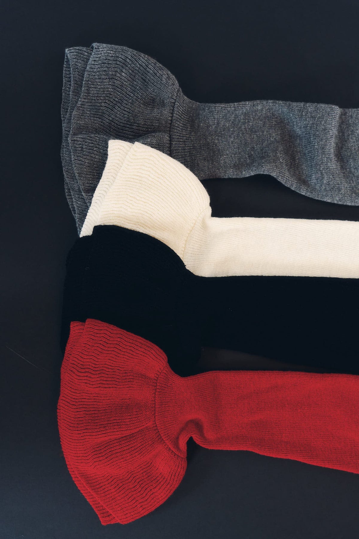 frill high neck knit/black