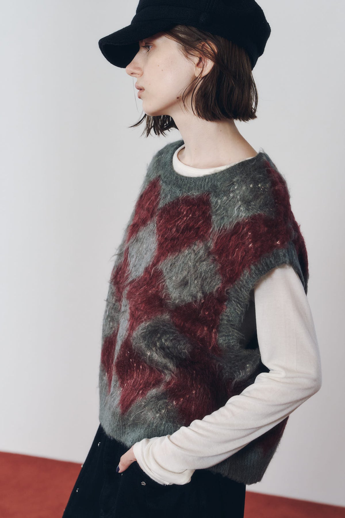 argyle knit vest/red