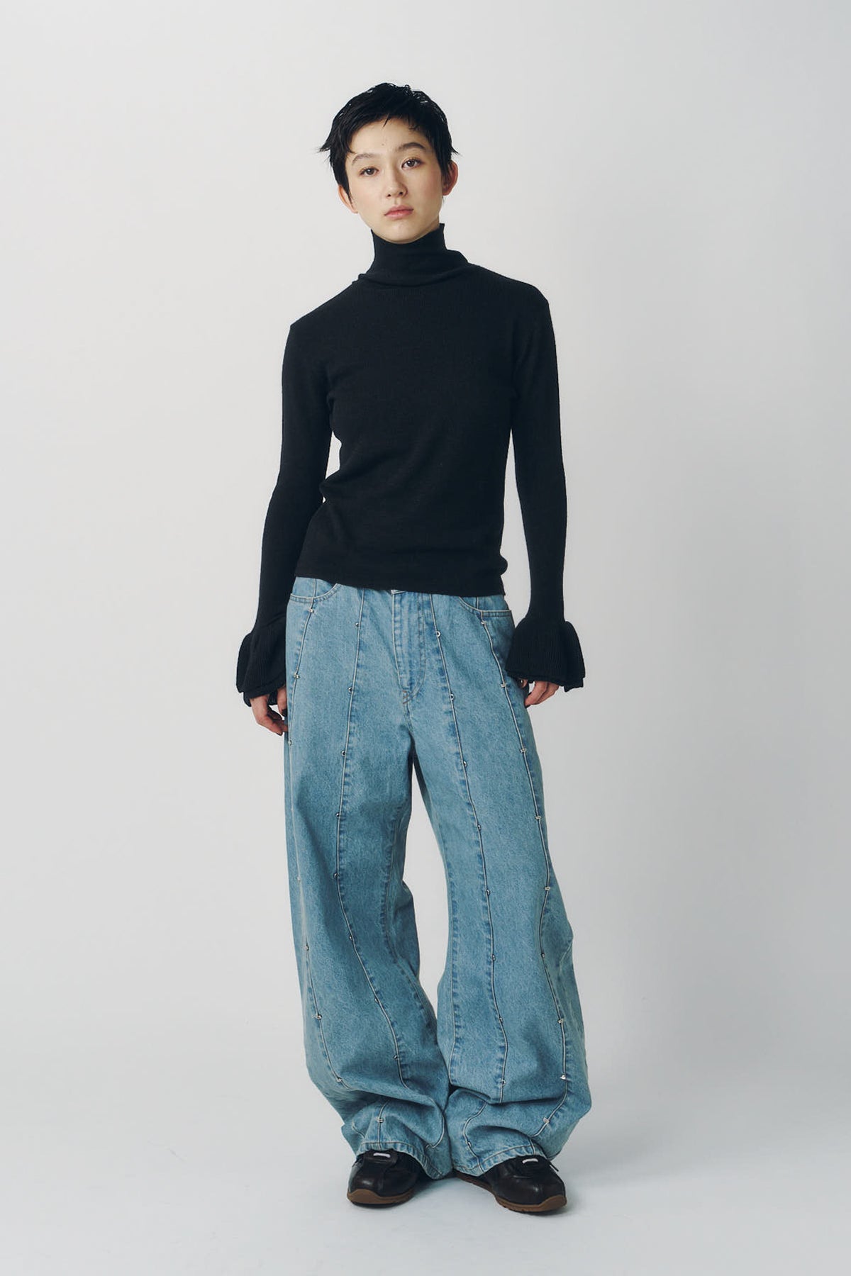 frill high neck knit/black