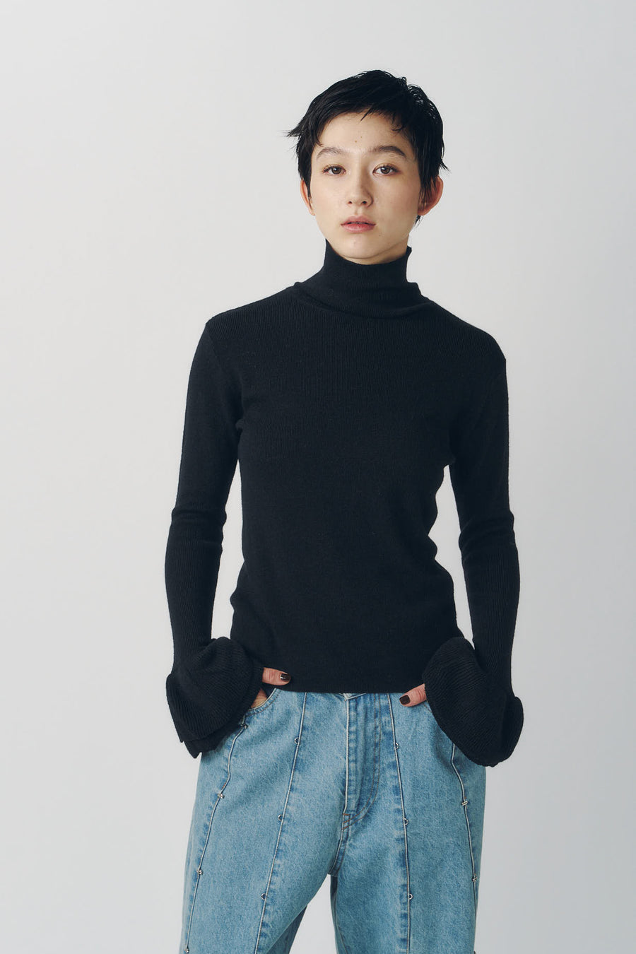 frill high neck knit/black