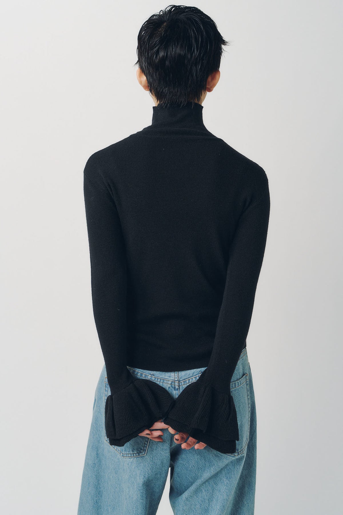 frill high neck knit/black