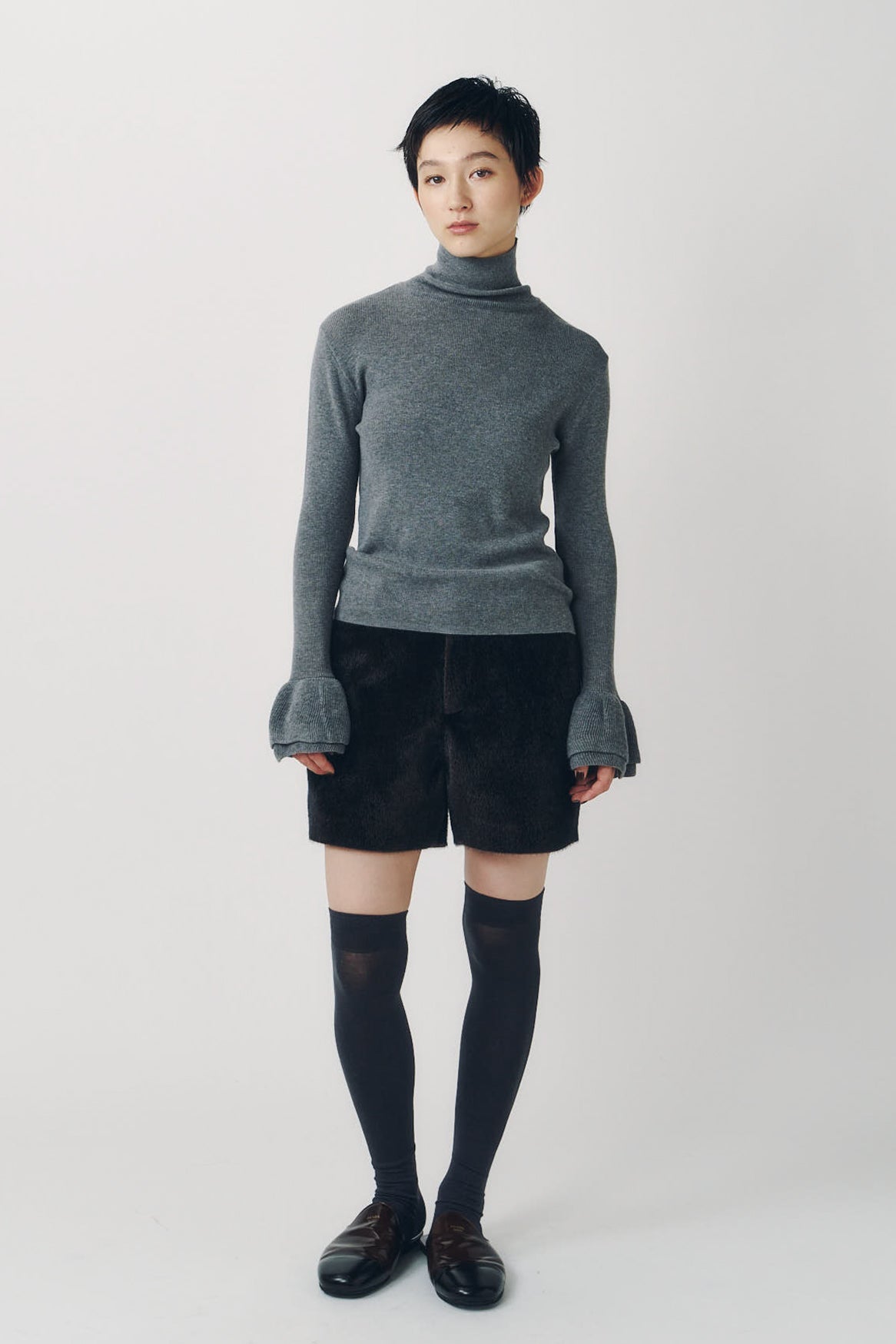pony-like short pants/darkbrown