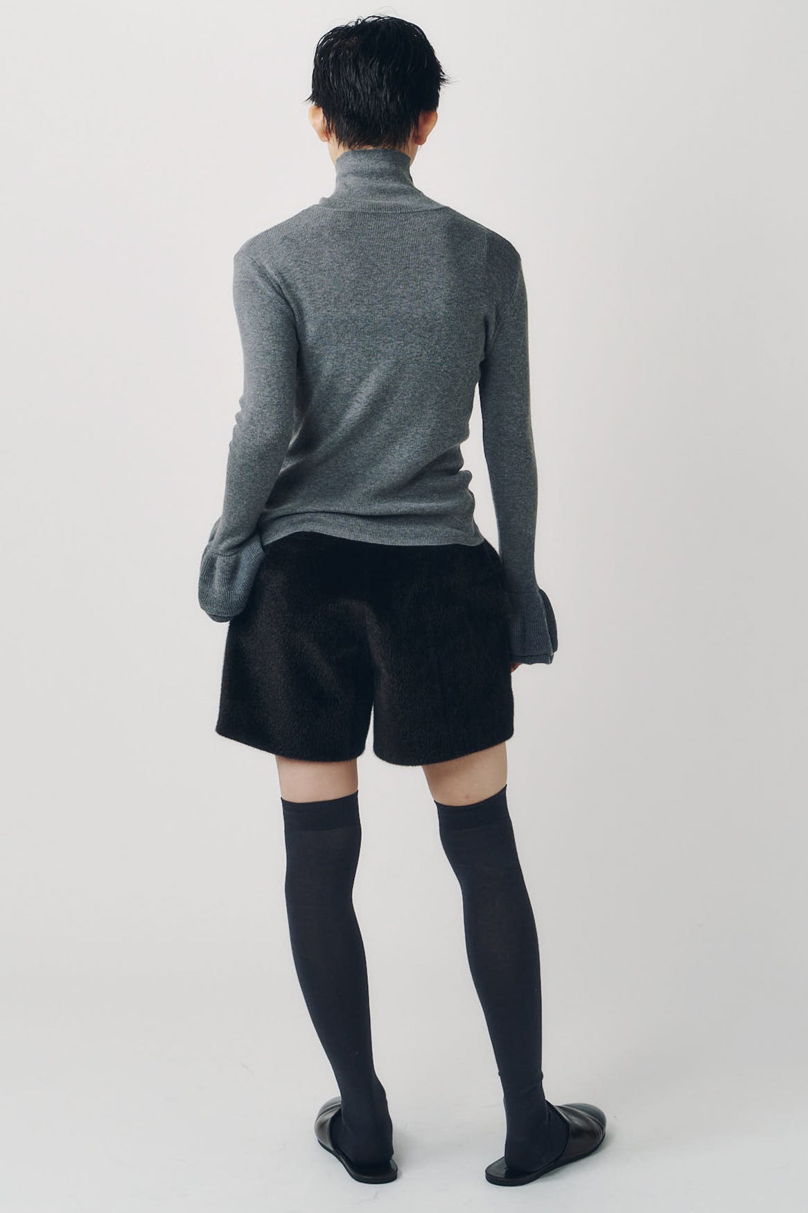 pony-like short pants/darkbrown