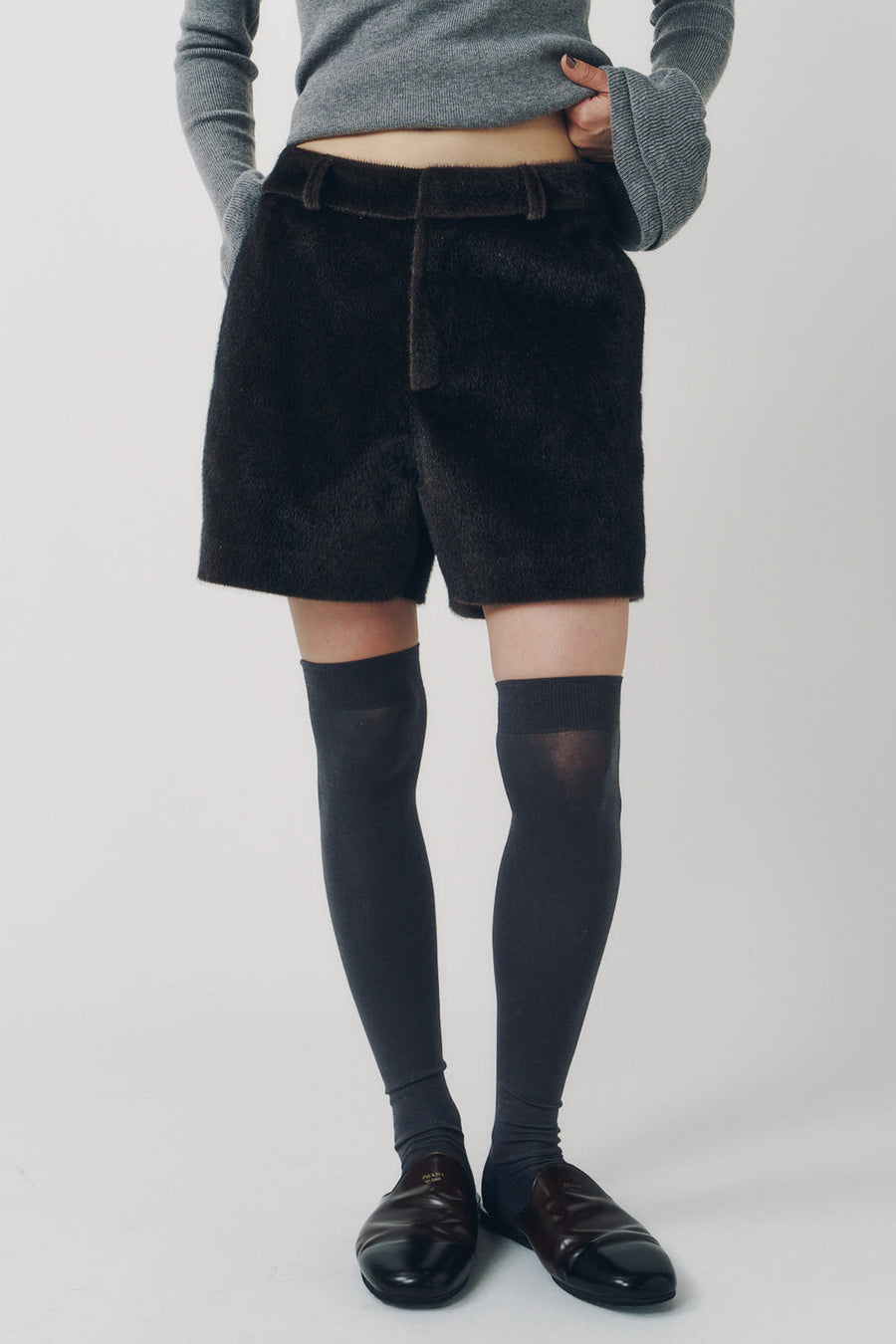 pony-like short pants/darkbrown