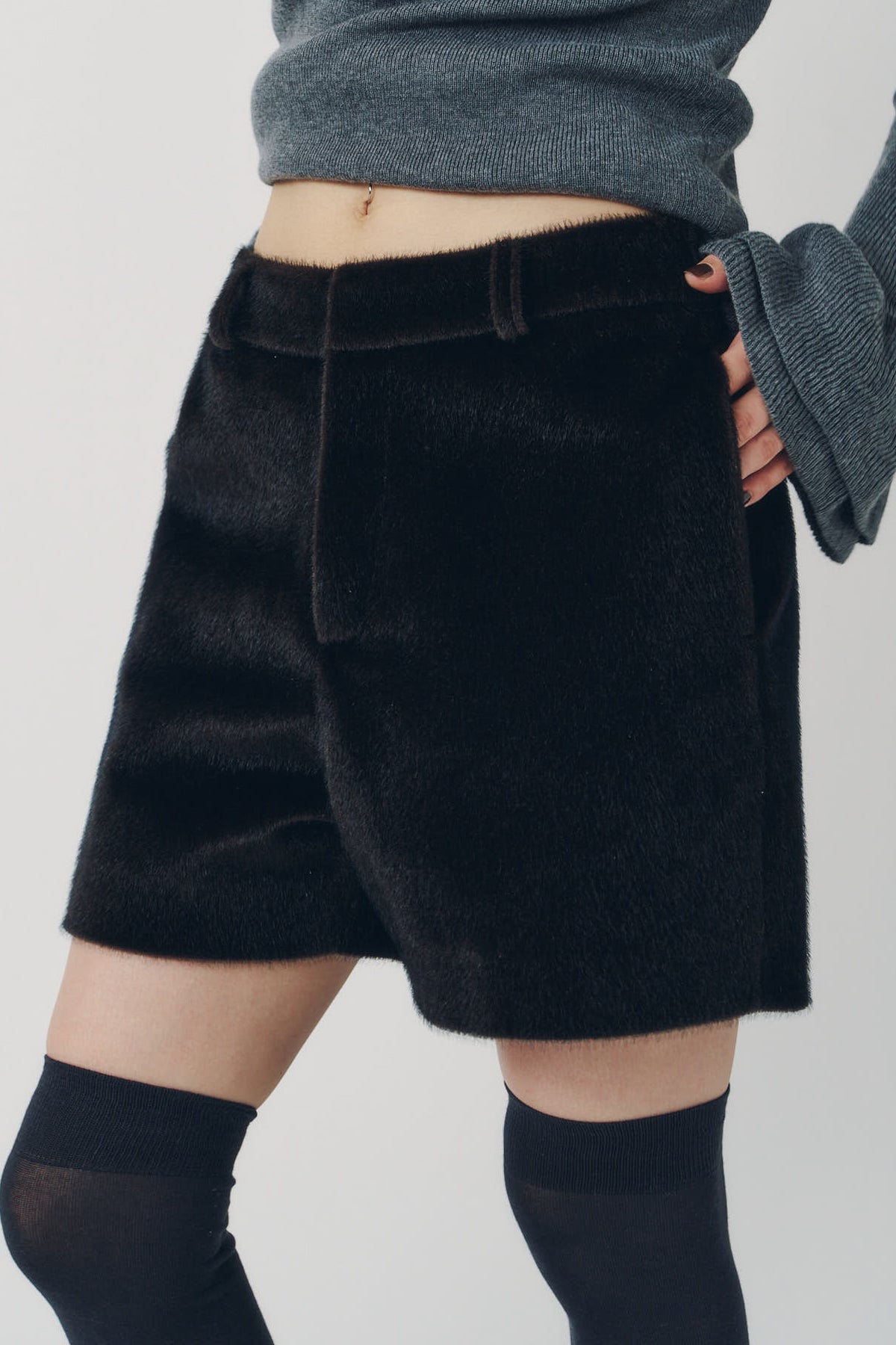 pony-like short pants/darkbrown