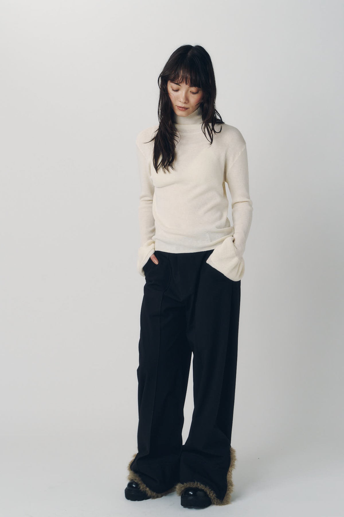 frill high neck knit/ivory