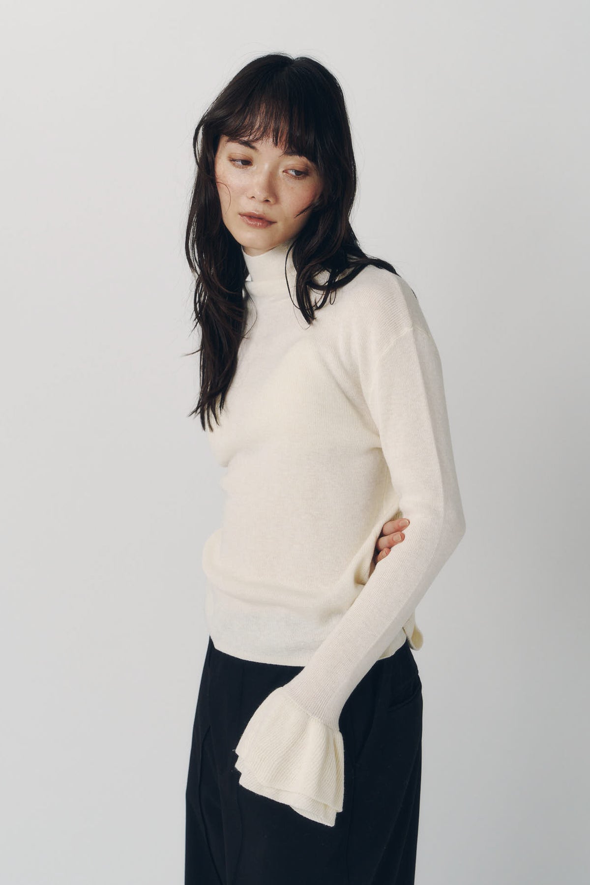 frill high neck knit/ivory