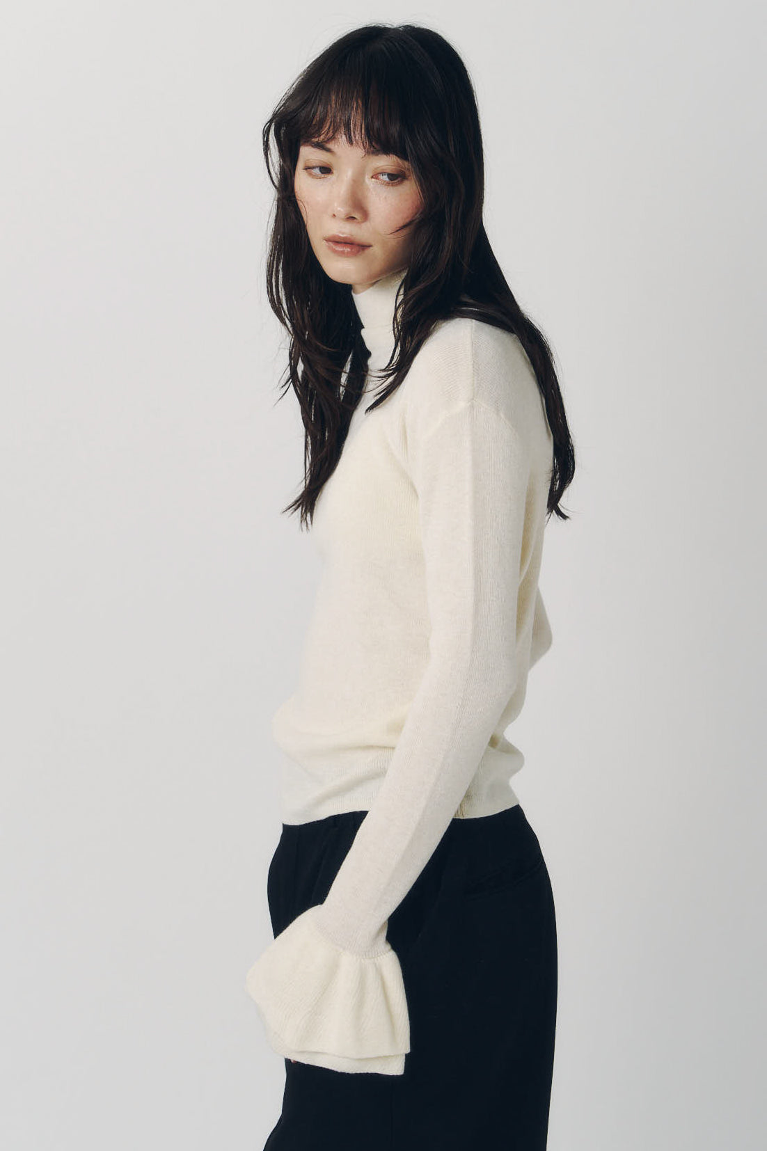 frill high neck knit/ivory