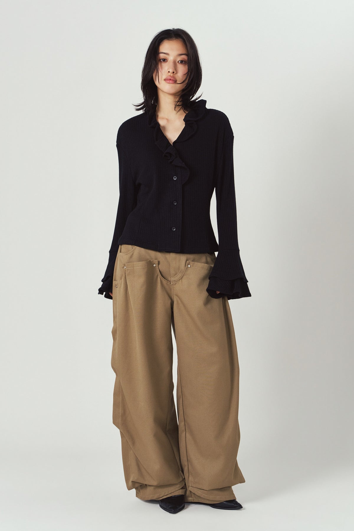 drop shoulder frill knit/black
