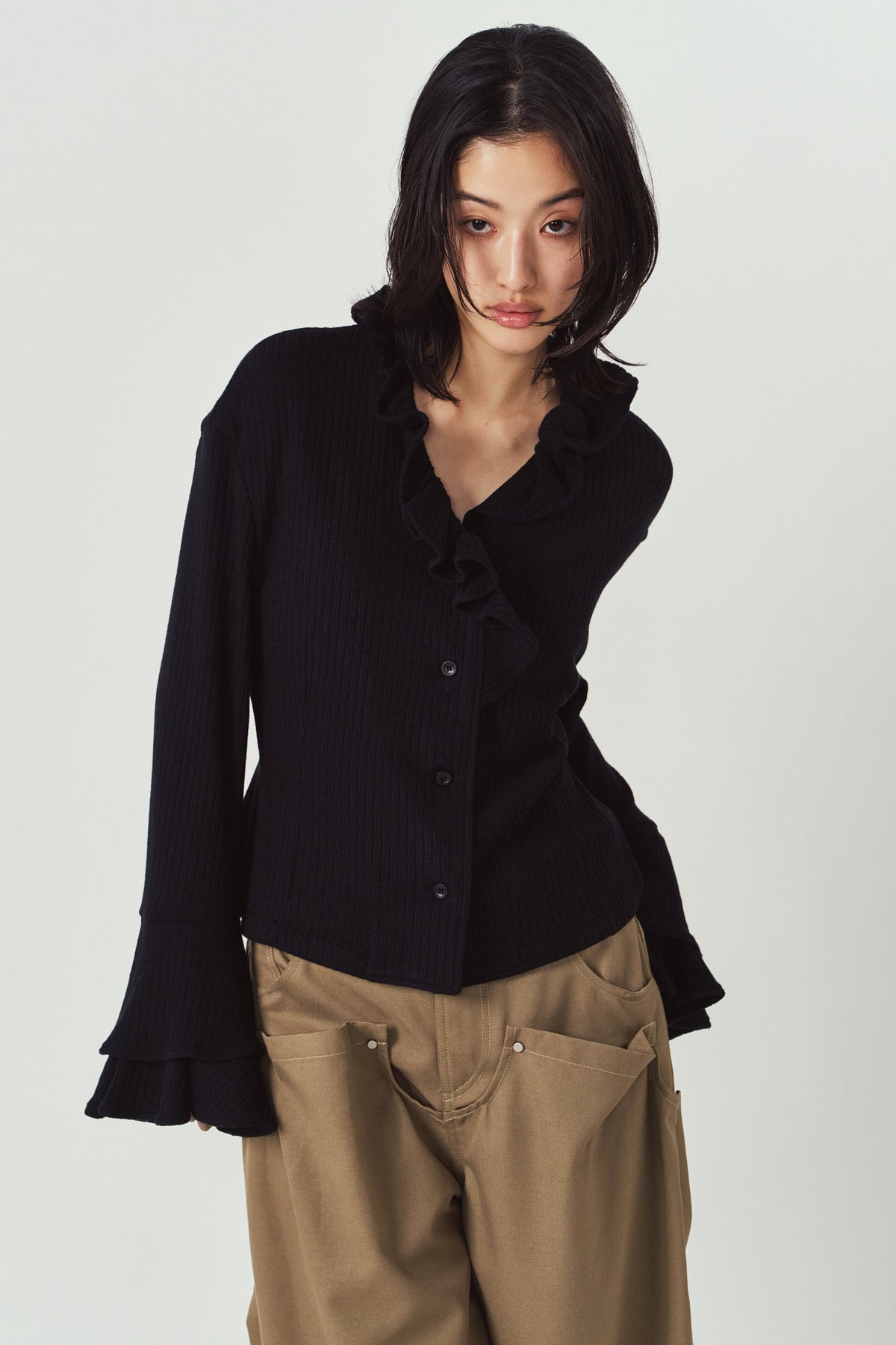 drop shoulder frill knit/black