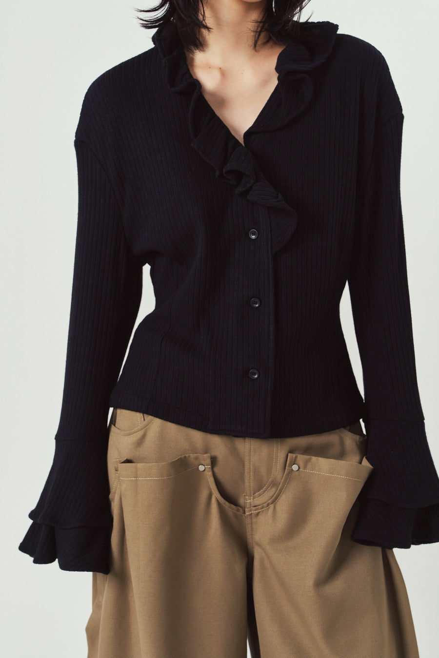 drop shoulder frill knit/black