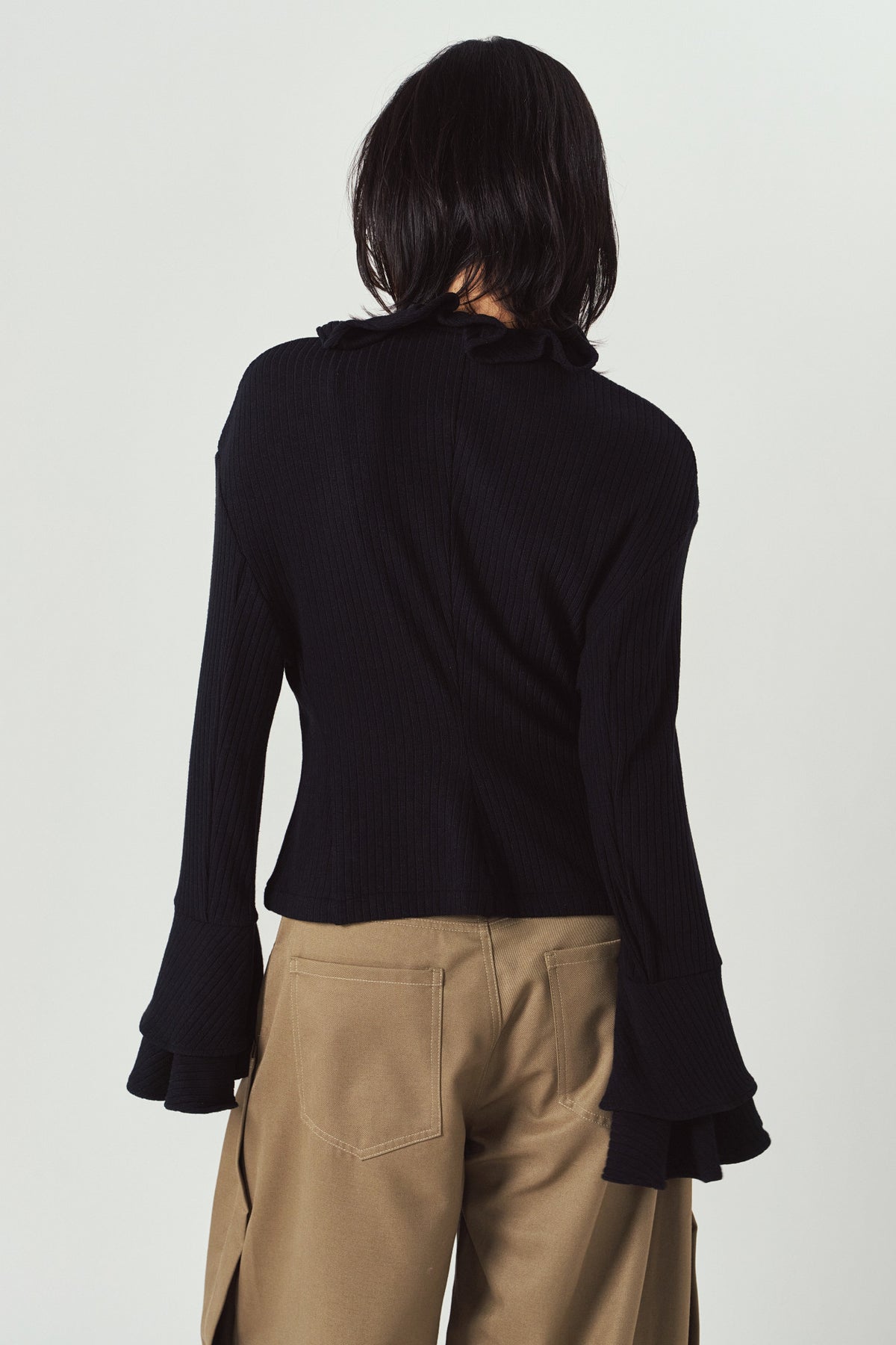 drop shoulder frill knit/black