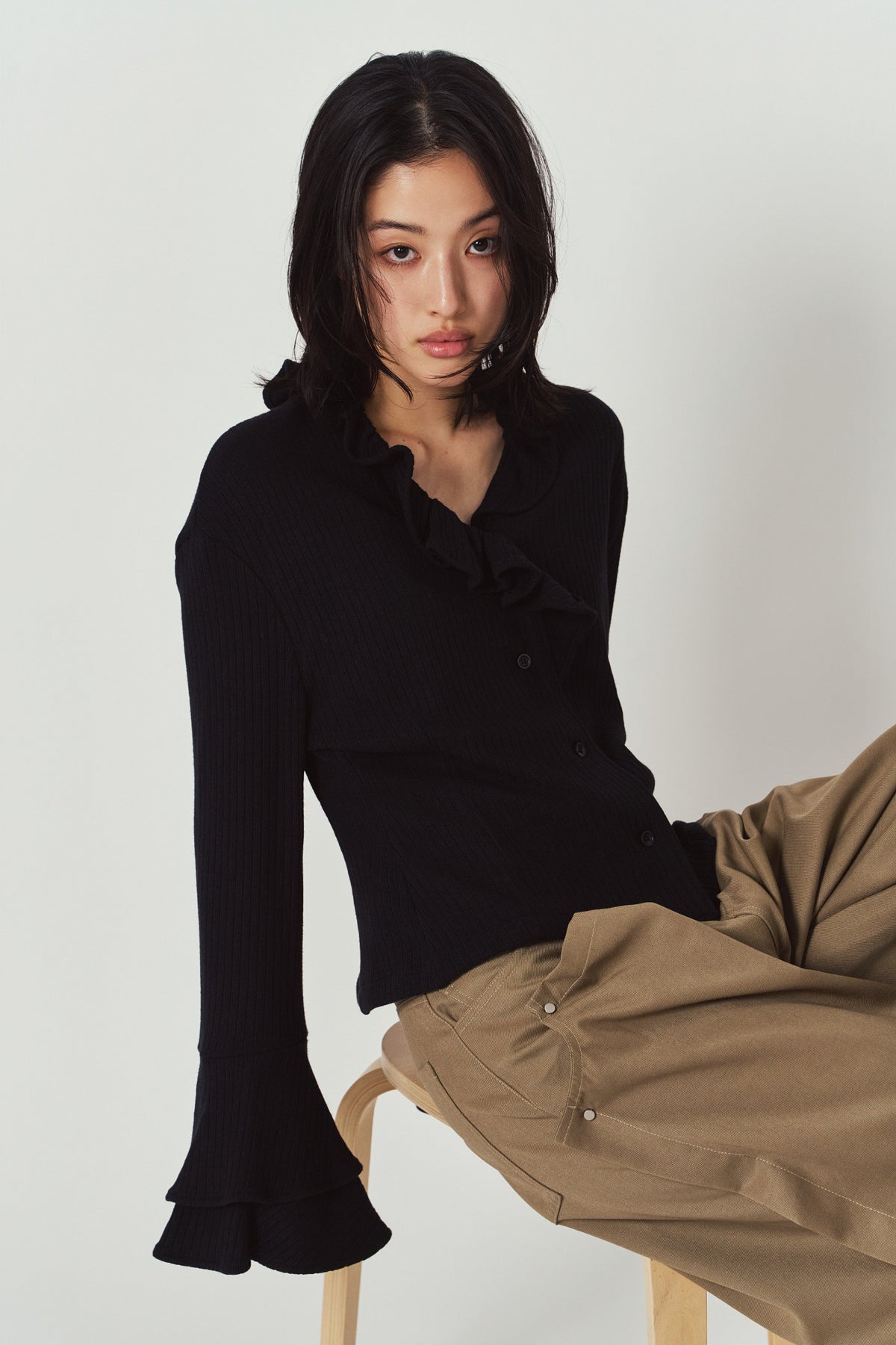 drop shoulder frill knit/black
