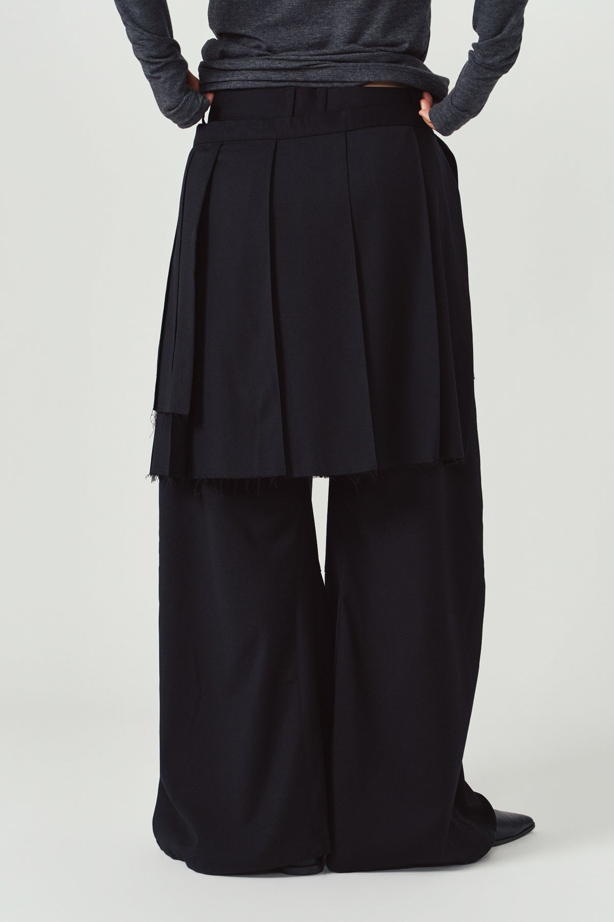 pleated skirt pants/black