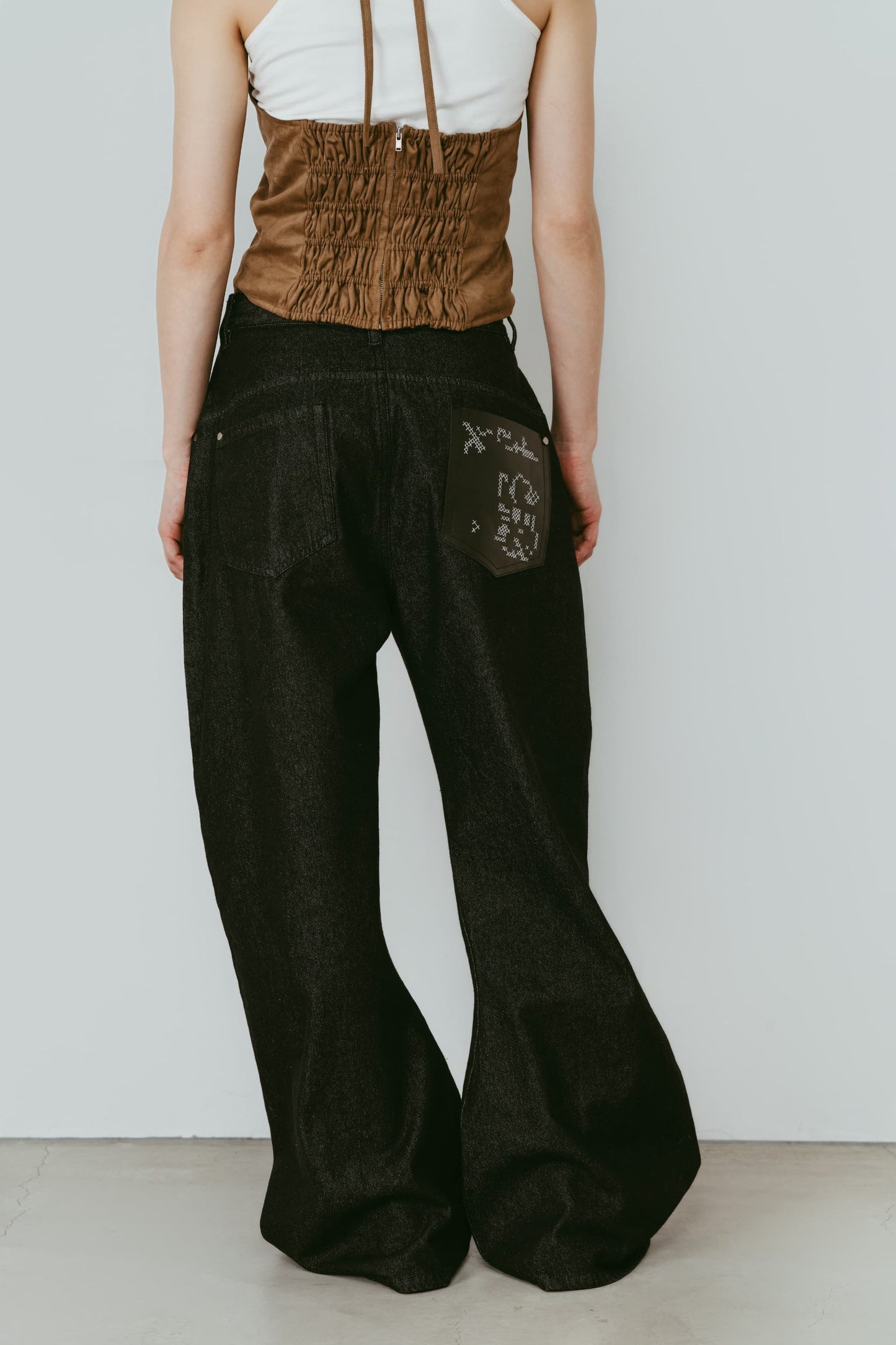 wide bell-bottom denim pants/black