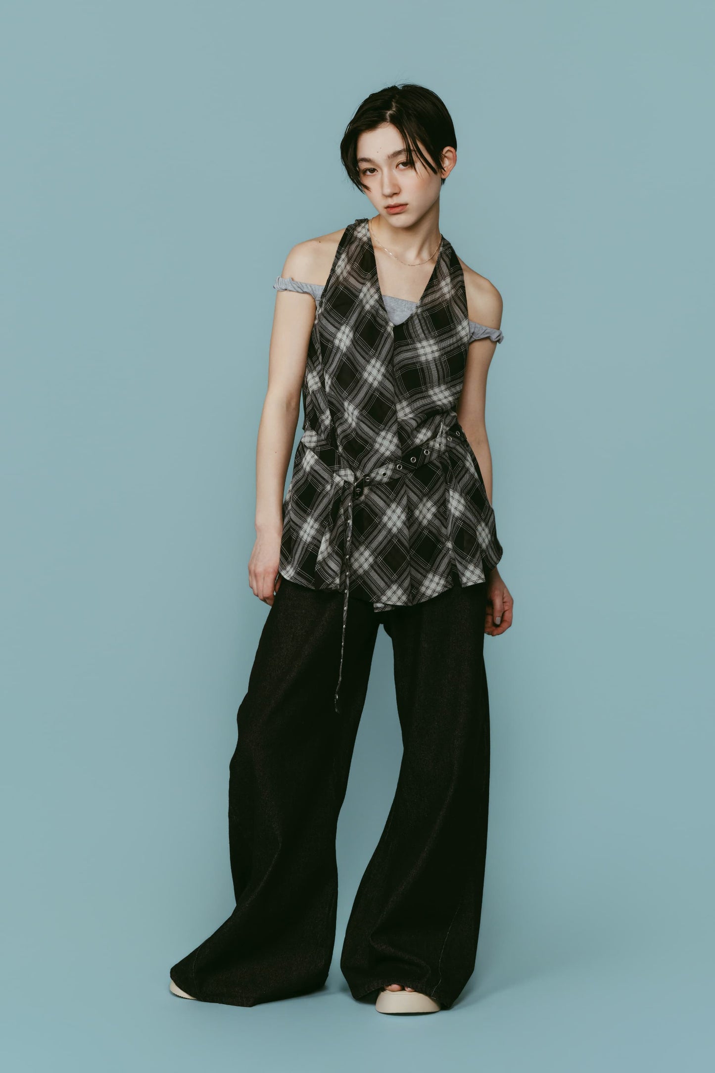 plaid halter neck blouse/black