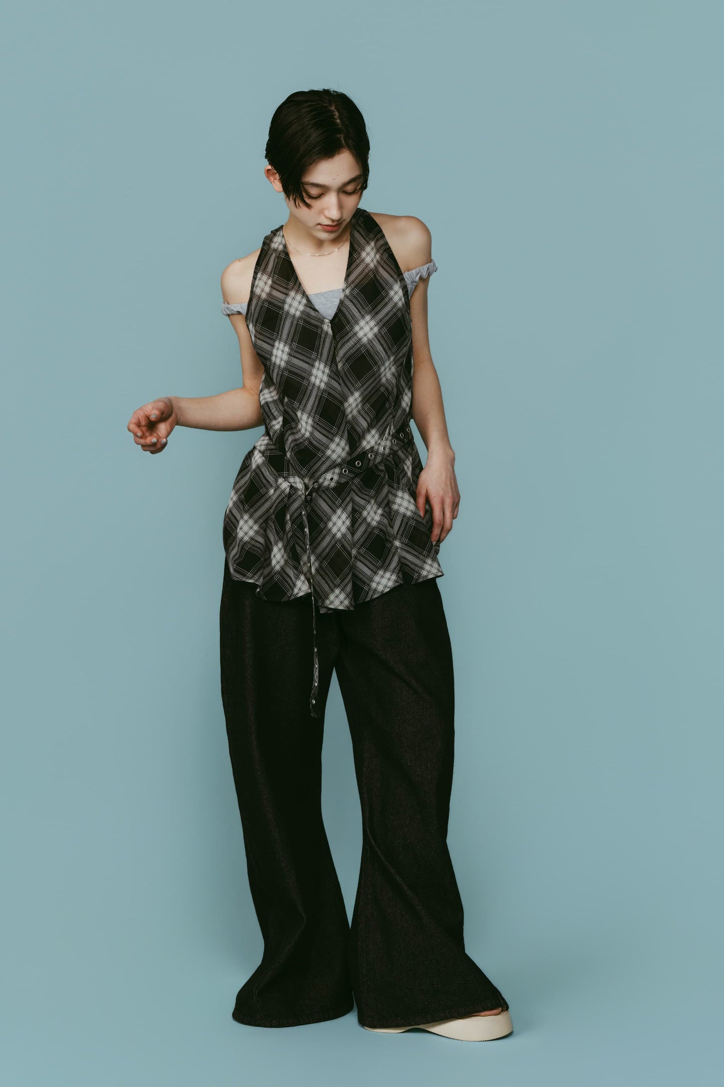 plaid halter neck blouse/black