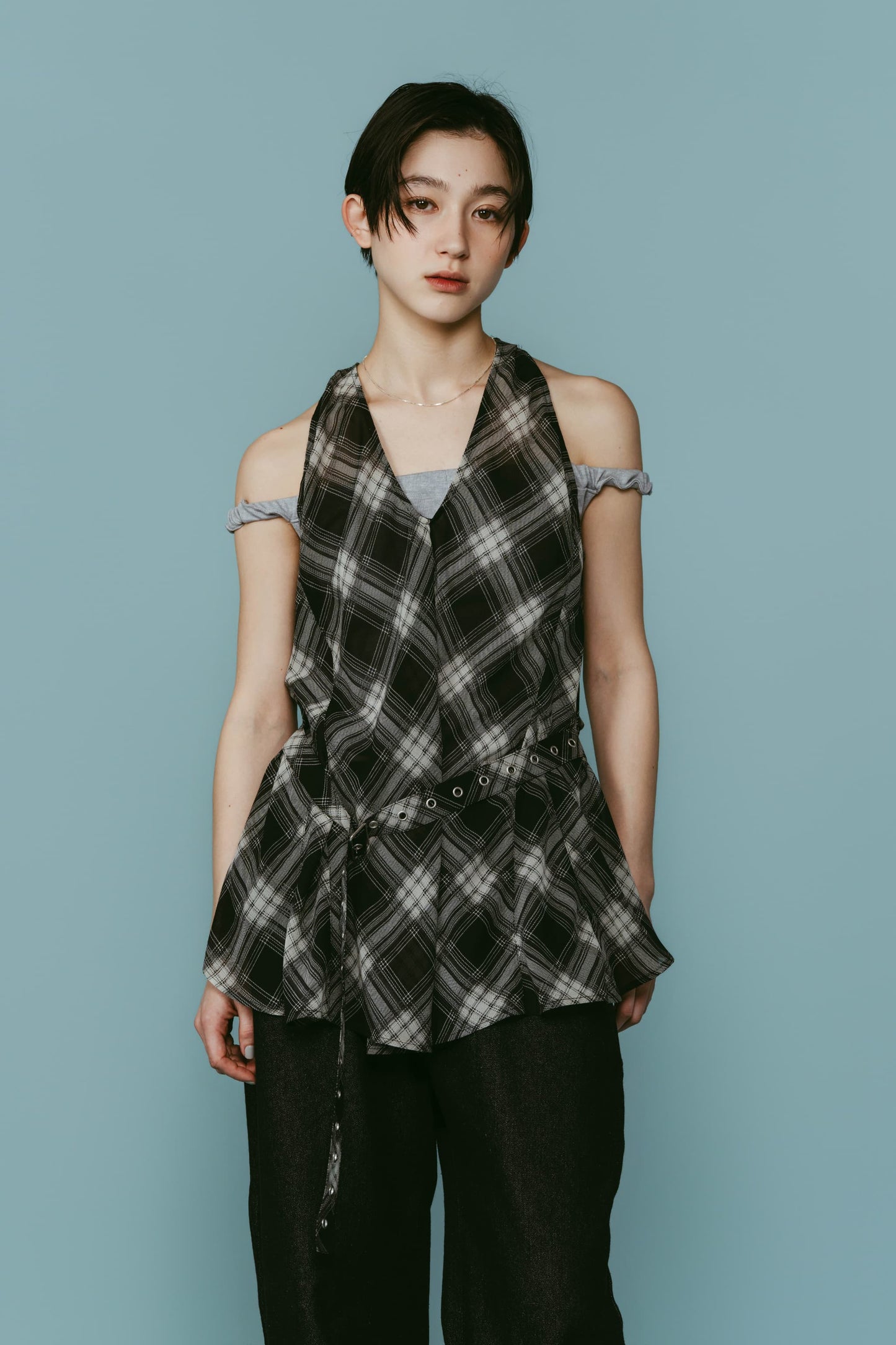 plaid halter neck blouse/black
