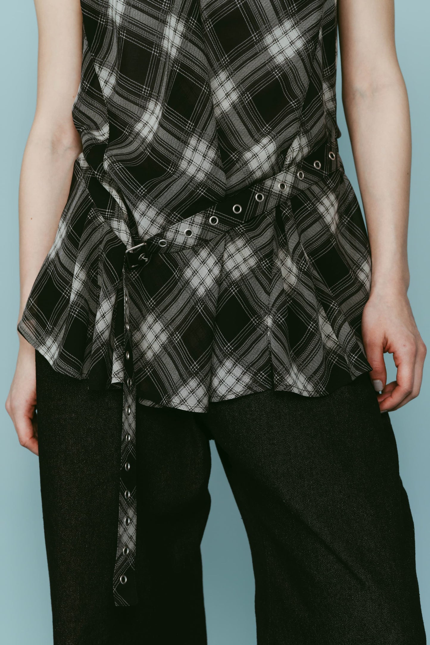 plaid halter neck blouse/black
