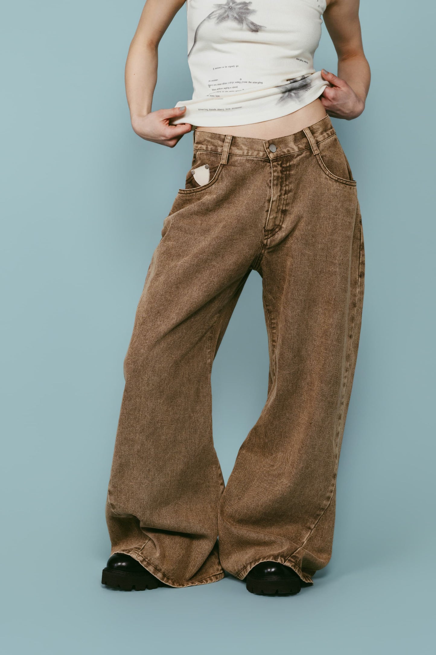 wide bell-bottom denim pants/brown