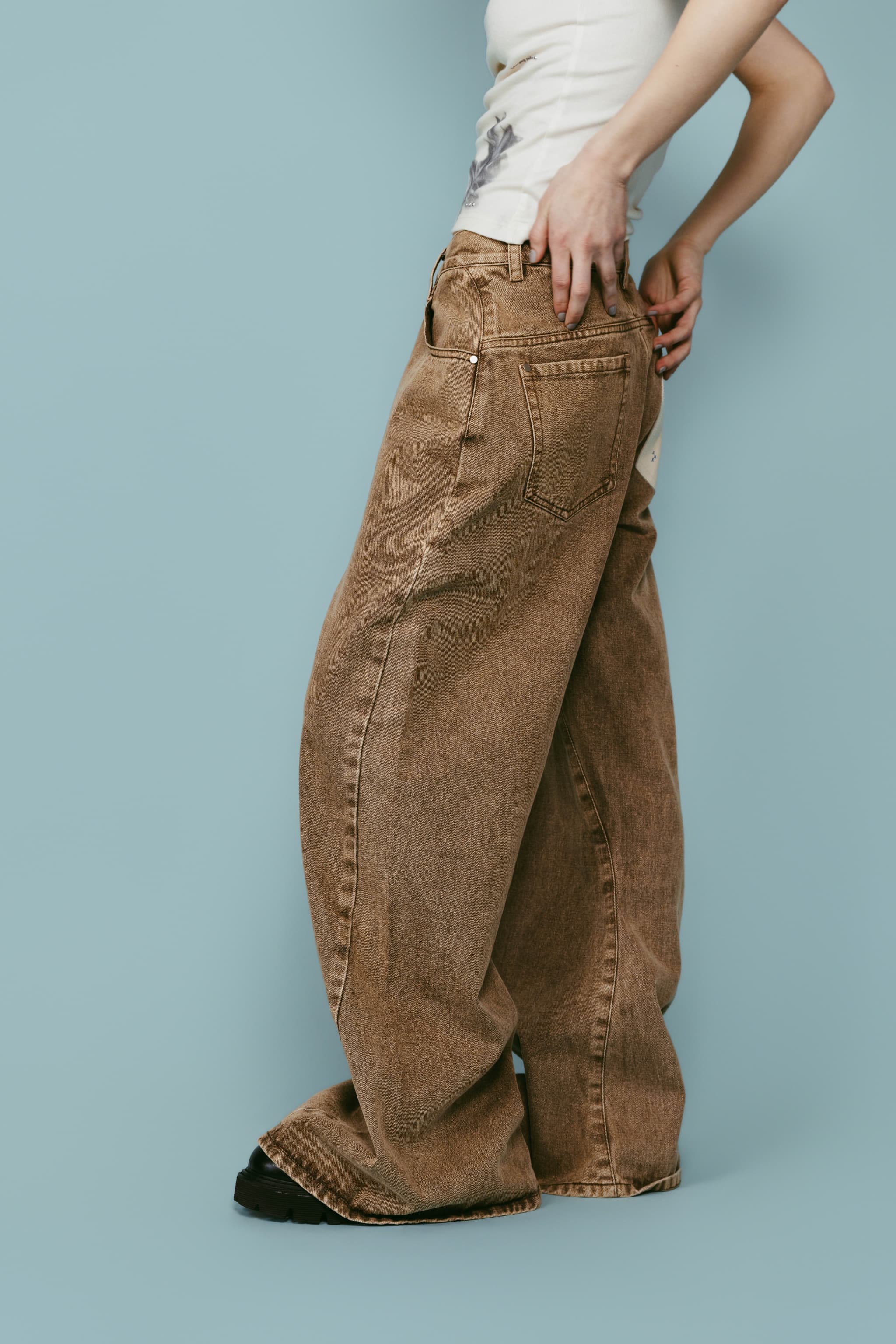 wide bell-bottom denim pants/brown | KNUTH MARF