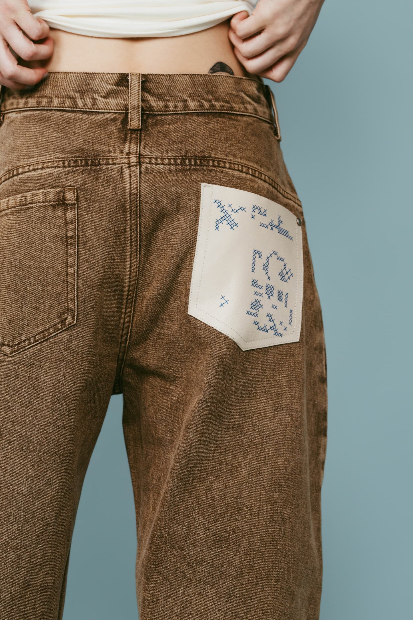 wide bell-bottom denim pants/brown