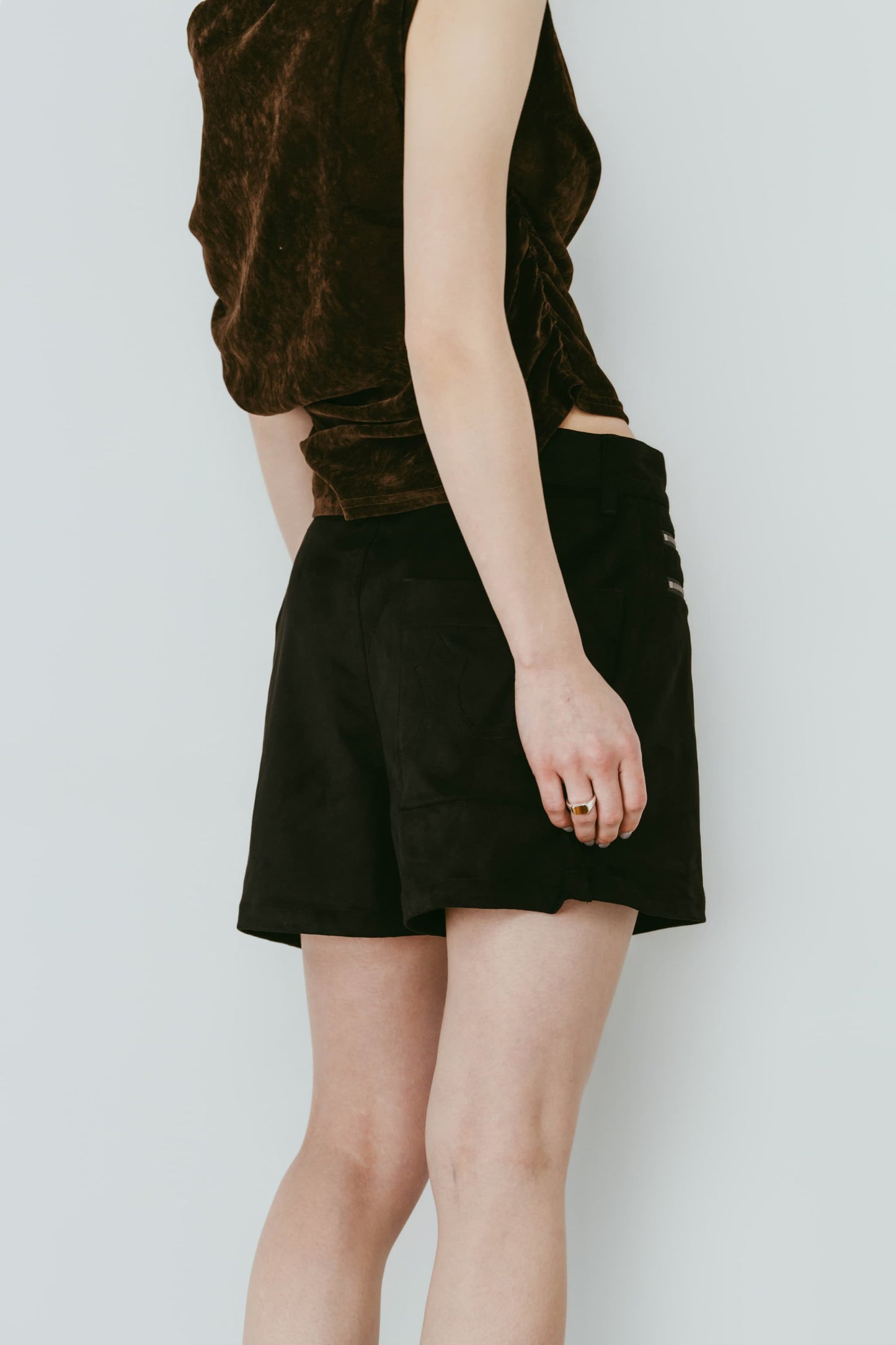 layered suede skort/black