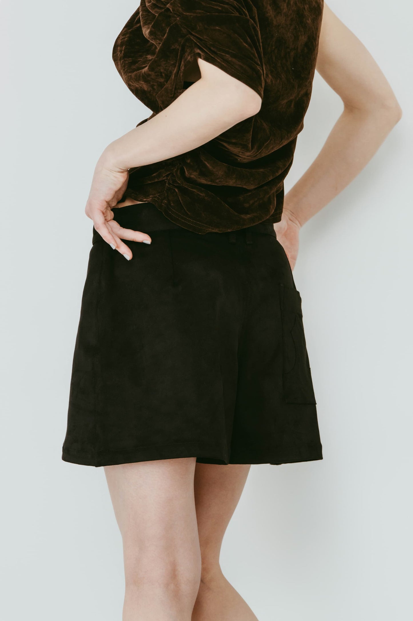layered suede skort/black